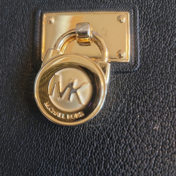 Michael Kors Hamilton Traveler Large Zip Around Black Leather Wallet w/Lock. - Picture 5 of 5